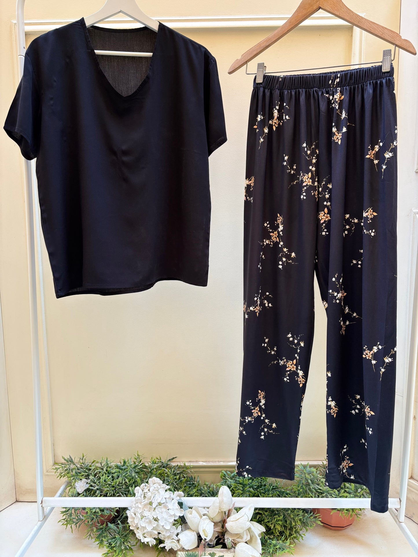 Black zahra pants with Black Tshirt