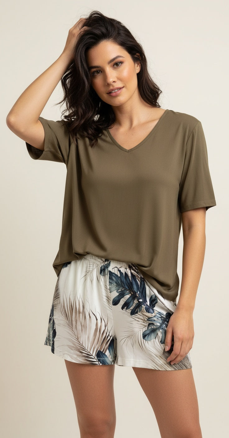 Sand short with olive viscose Tshirt