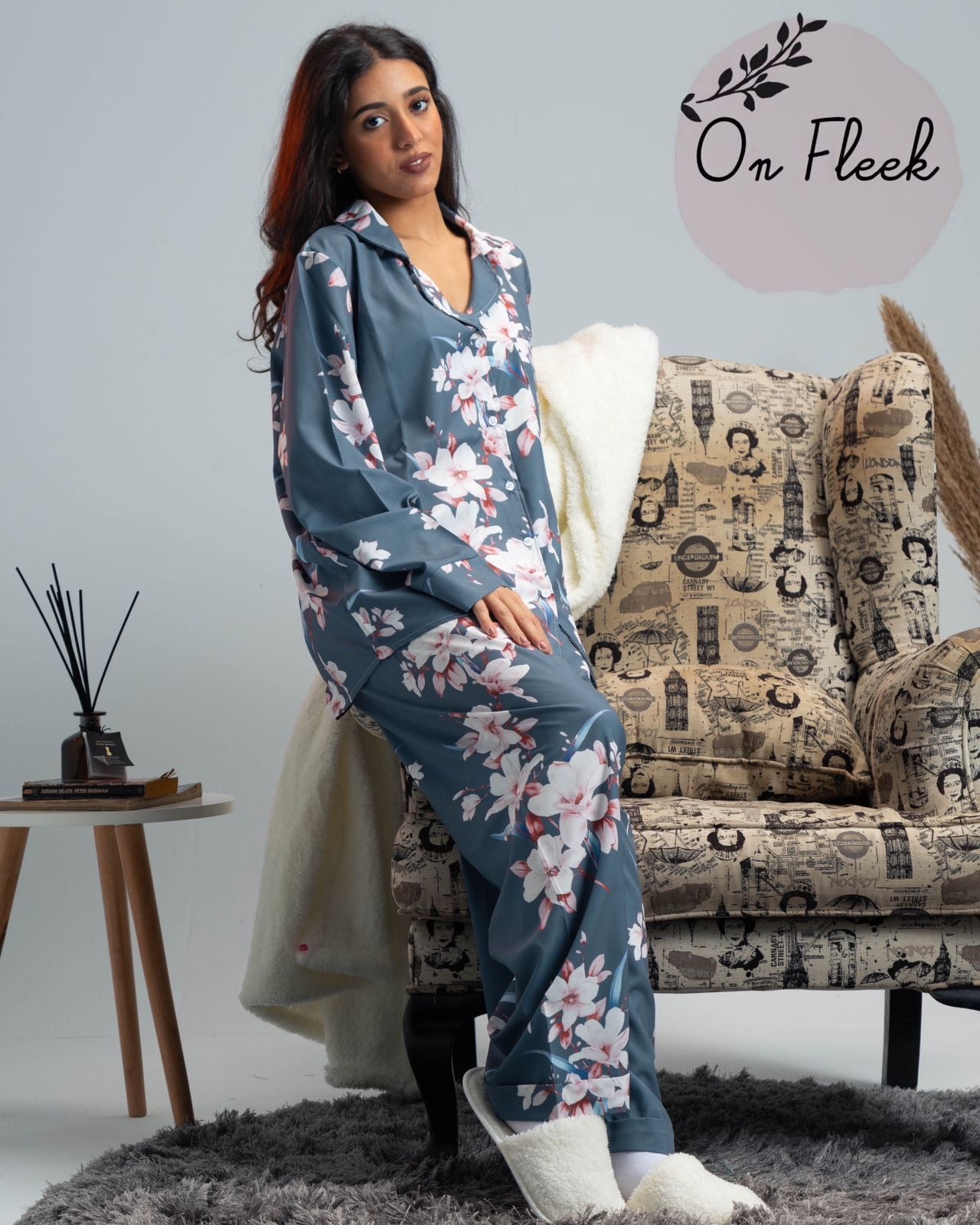 Grey flowers buttoned set