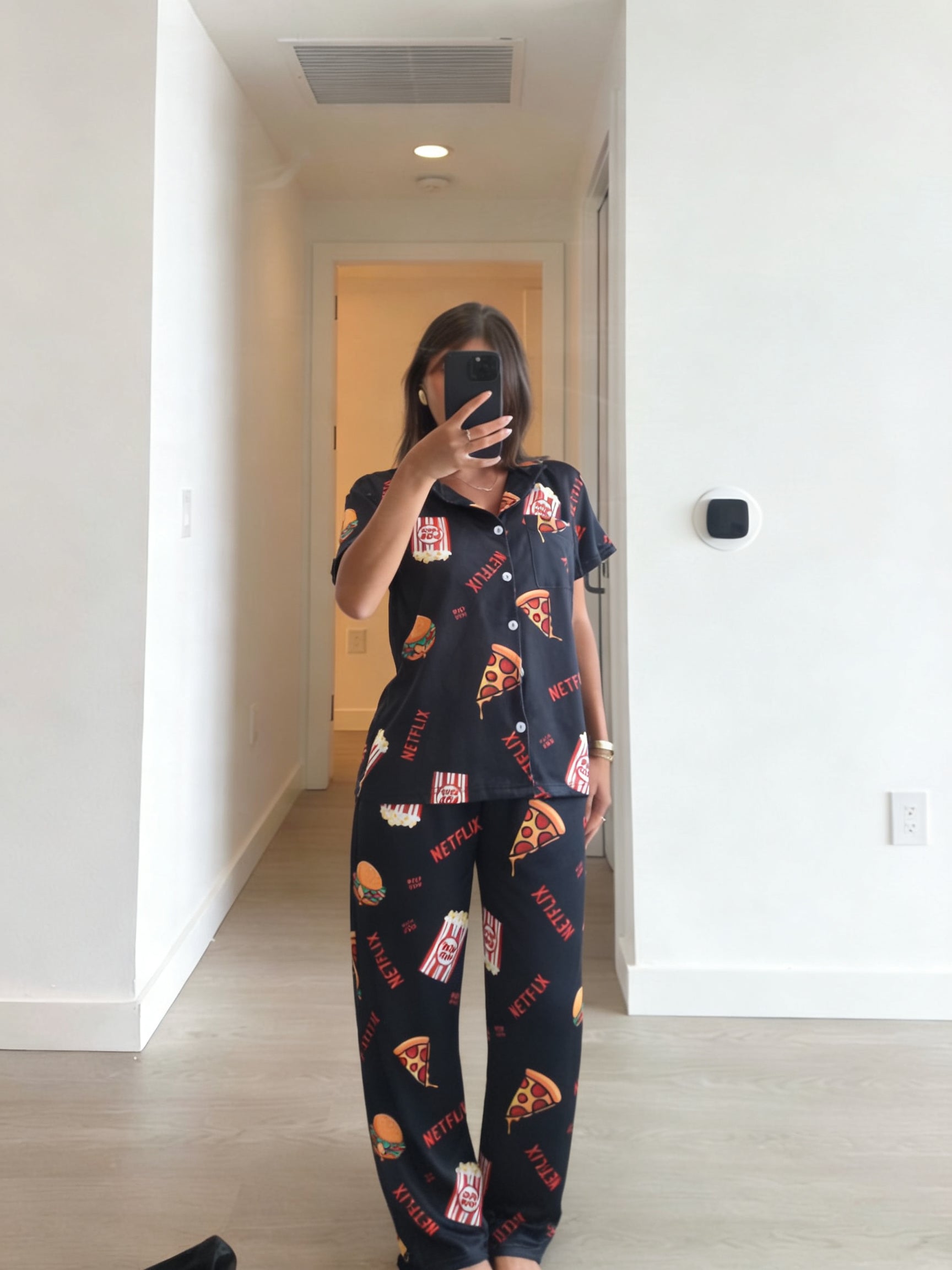 Black Netflix half sleeves set
