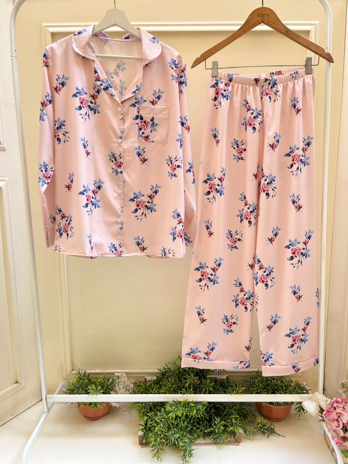 Blue roots buttoned set