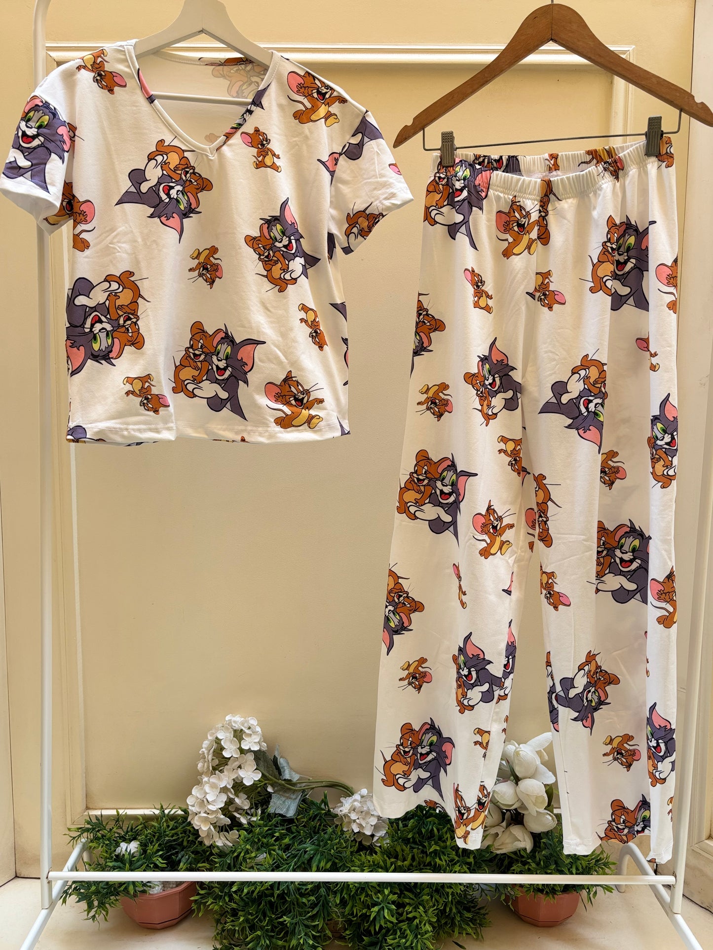 White tom and jerry half sleeves and pants set