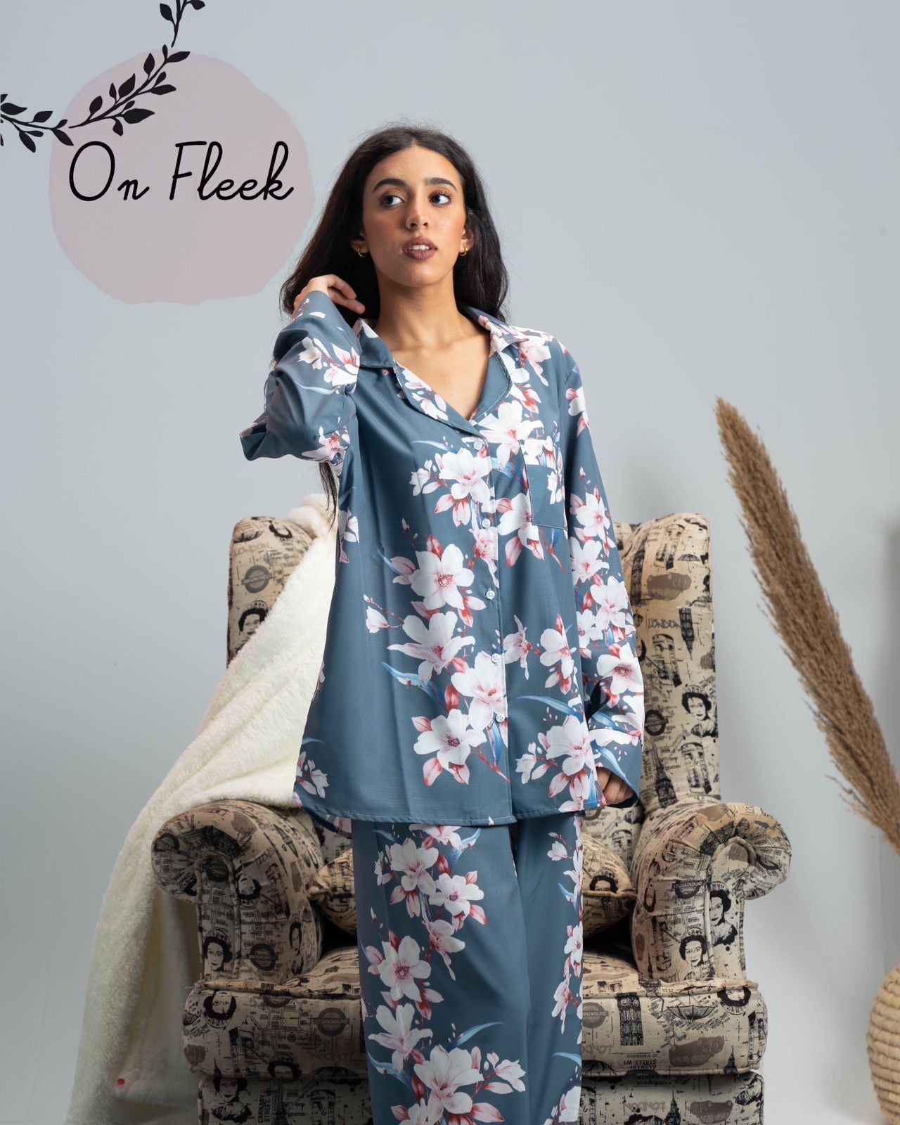 Grey flowers buttoned set