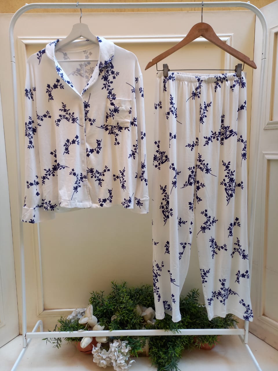 White blue buttoned Set