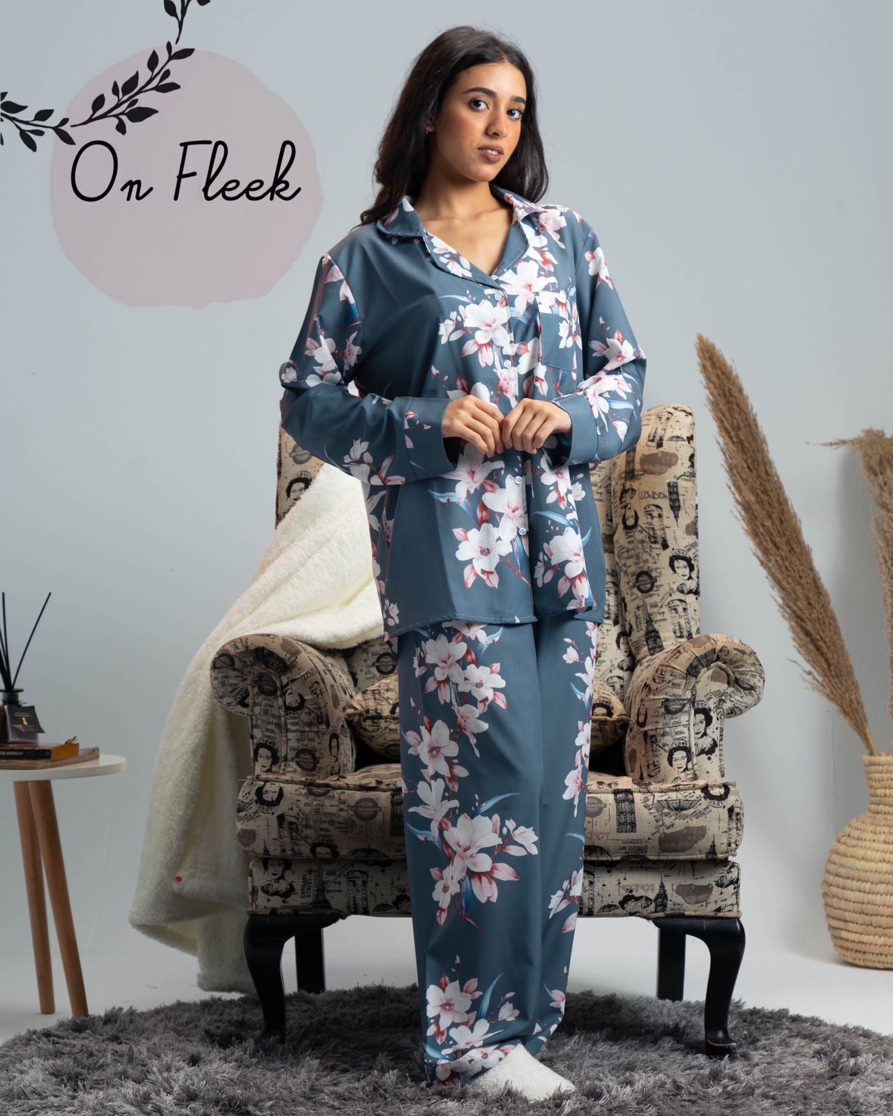 Grey flowers buttoned set