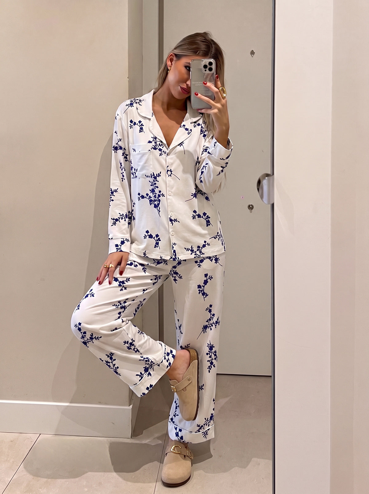 White blue buttoned Set
