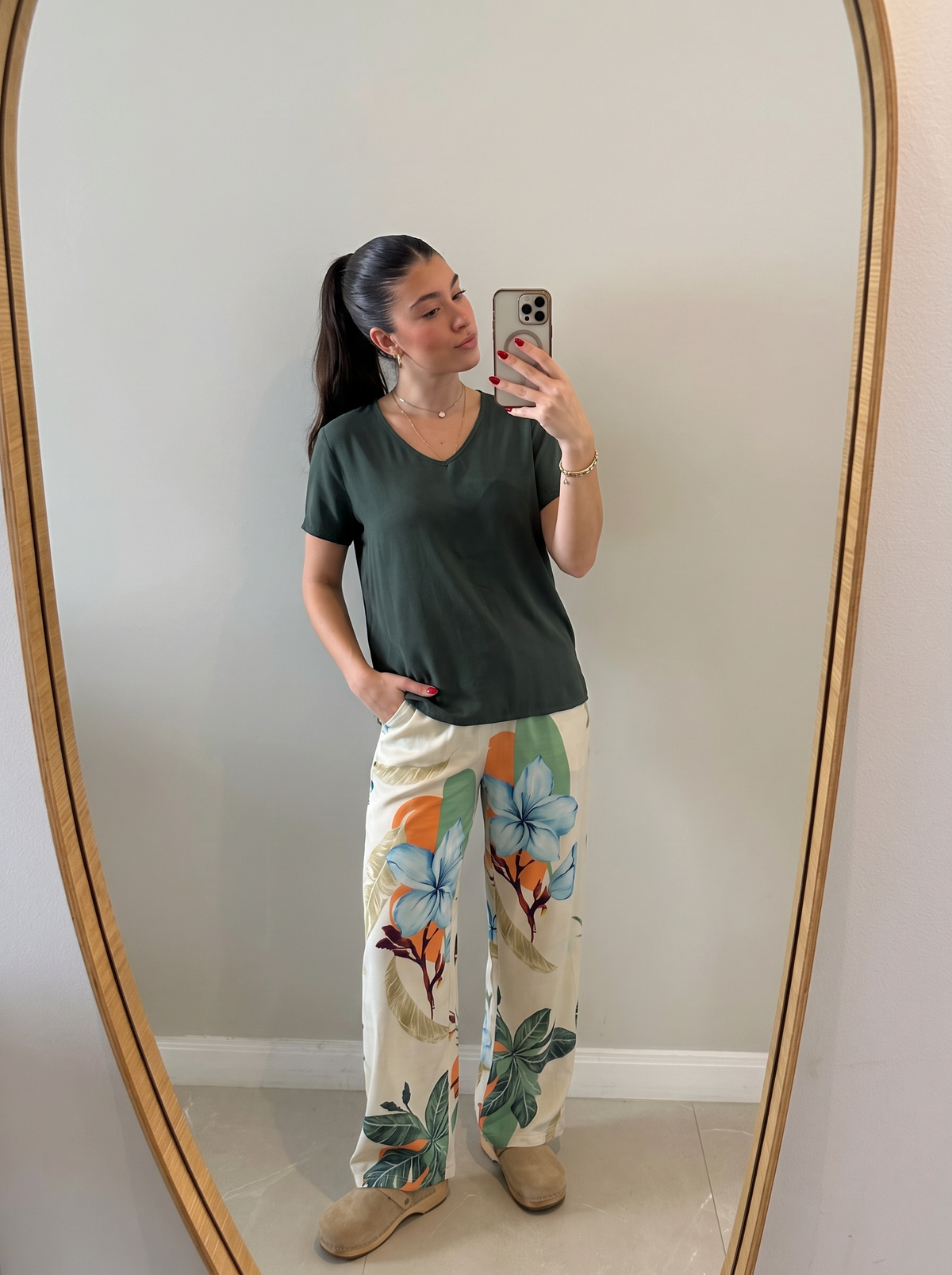 Sahara pants with olive viscose Tshirt