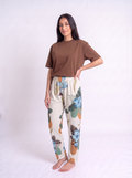 Sahara pants with brown tshirt