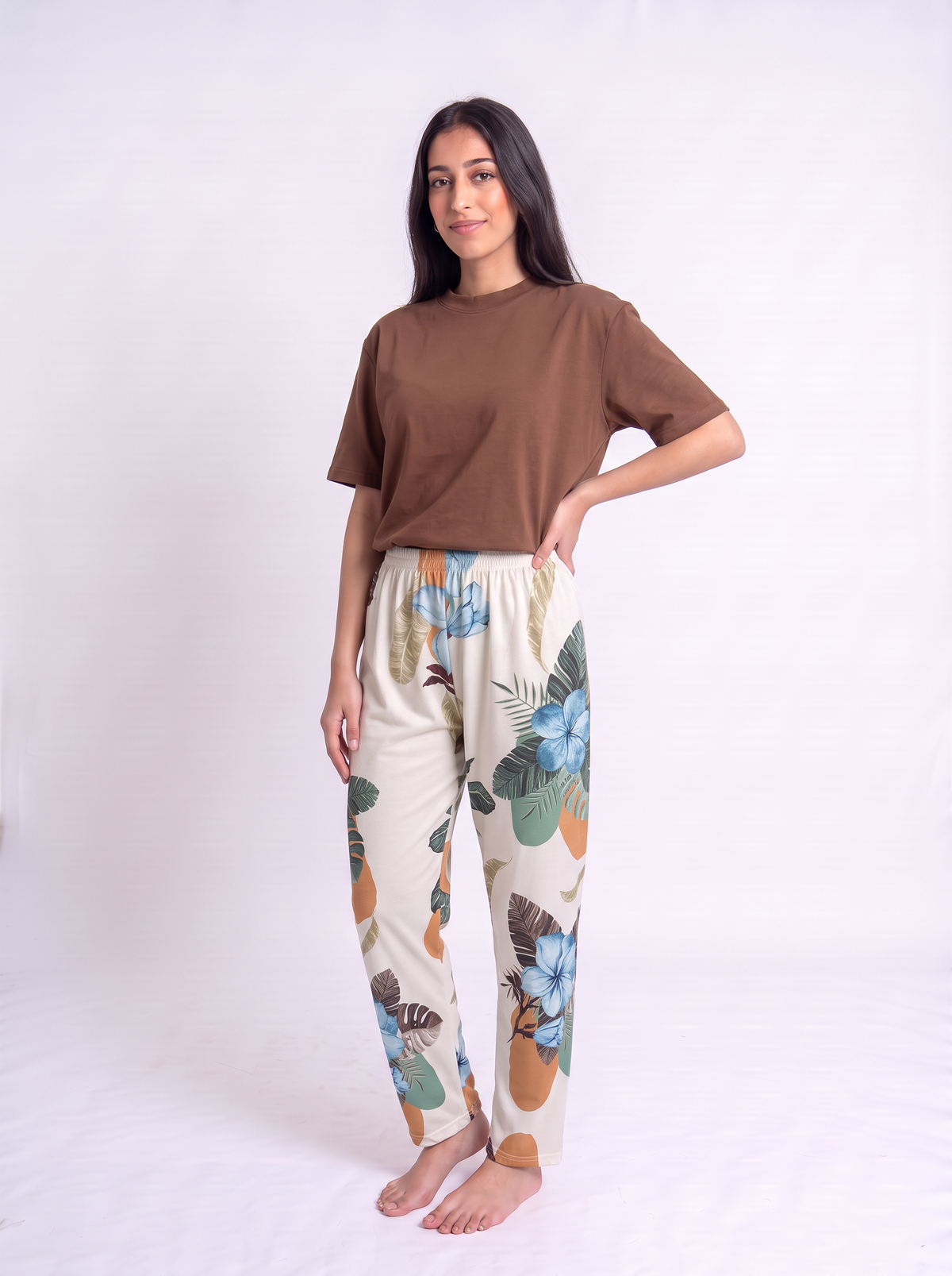 Sahara pants with brown tshirt