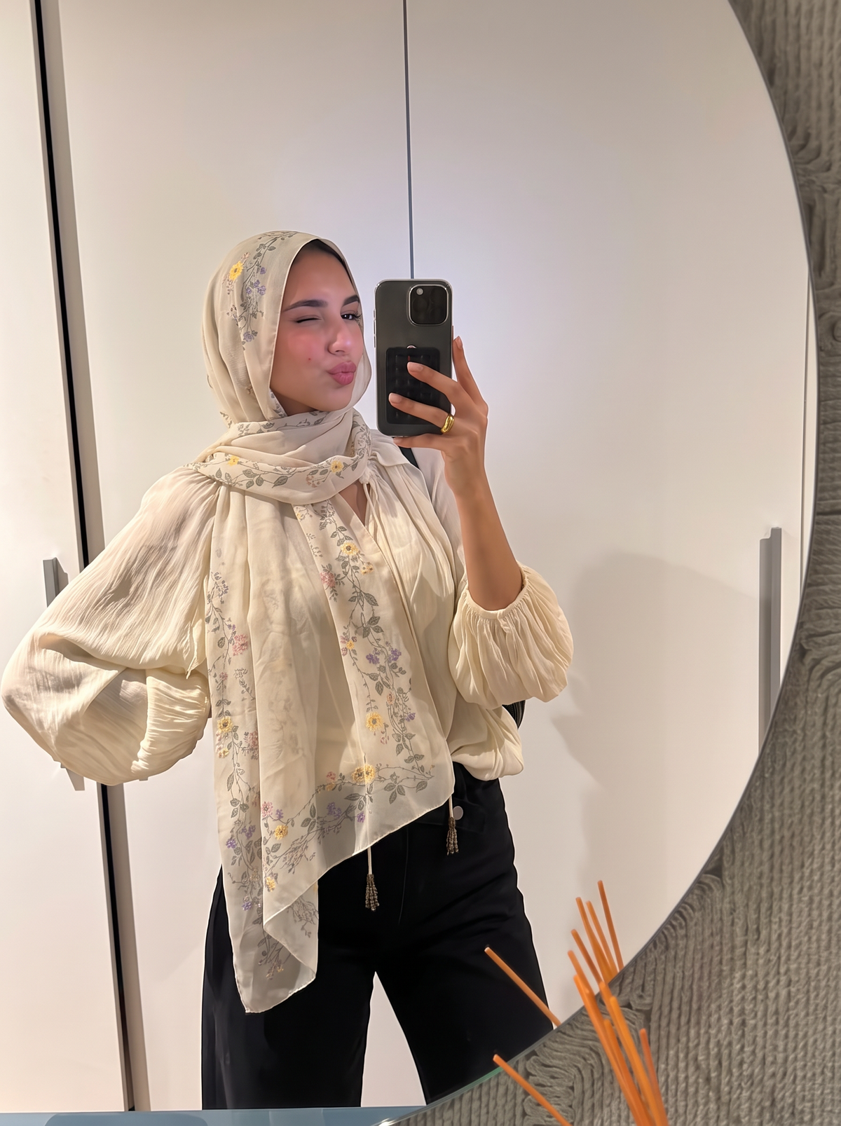 Chiffon mini leaves beige Scarf