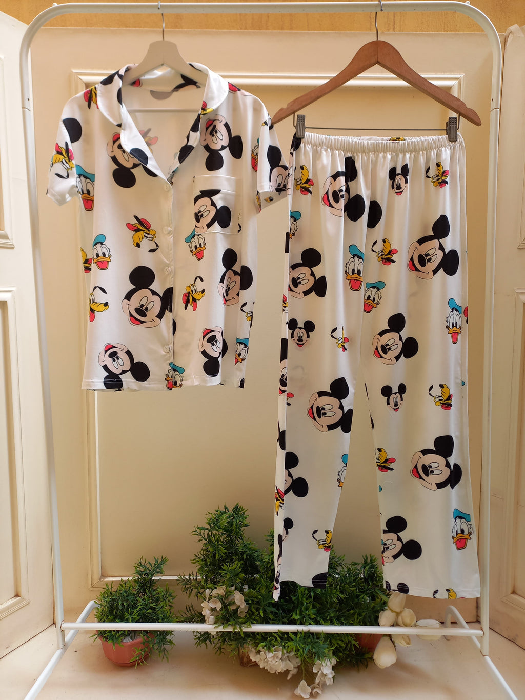 White disney buttoned half sleeves set