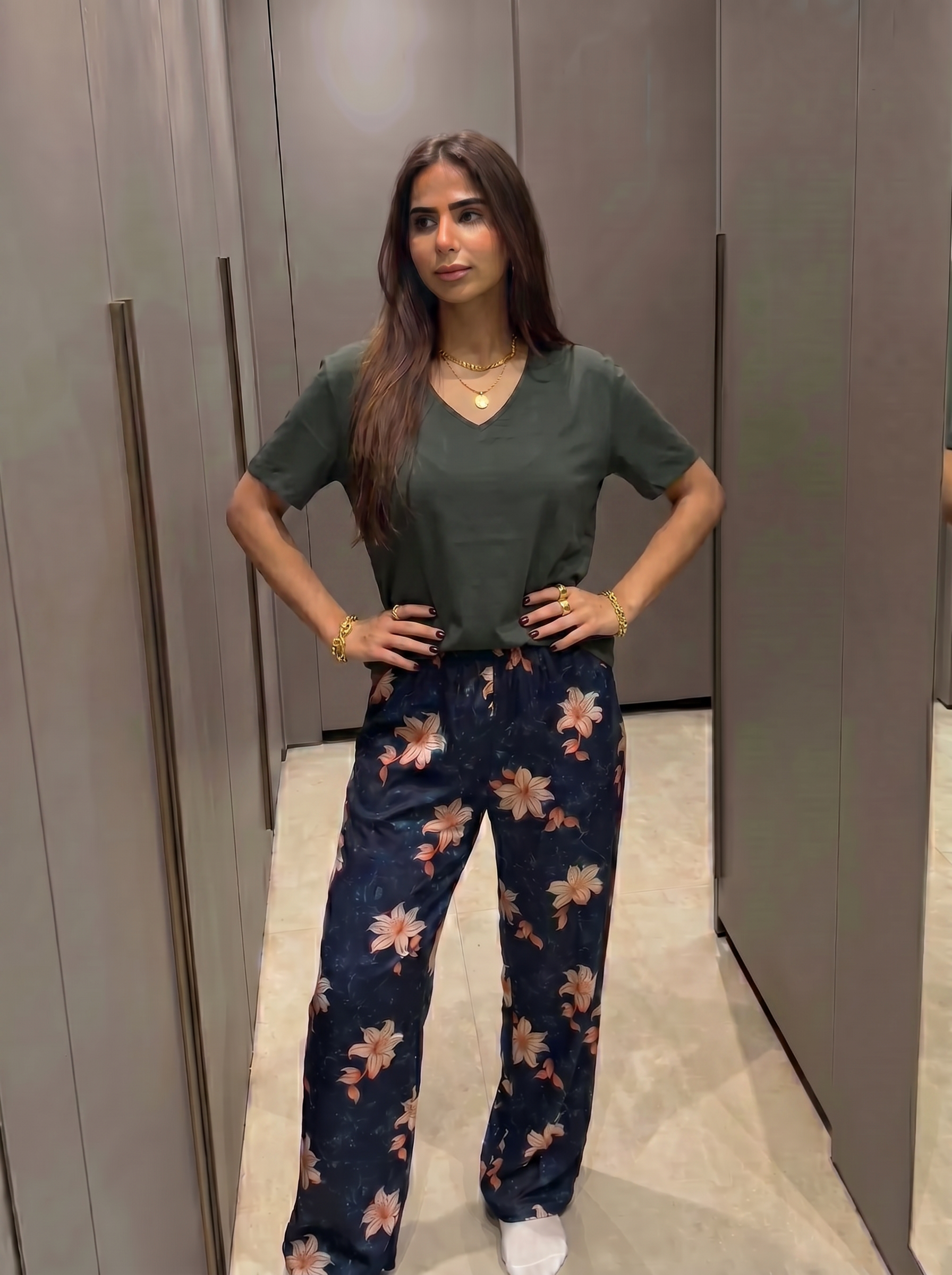 Olive viscose tshirt with beige pistachio pants