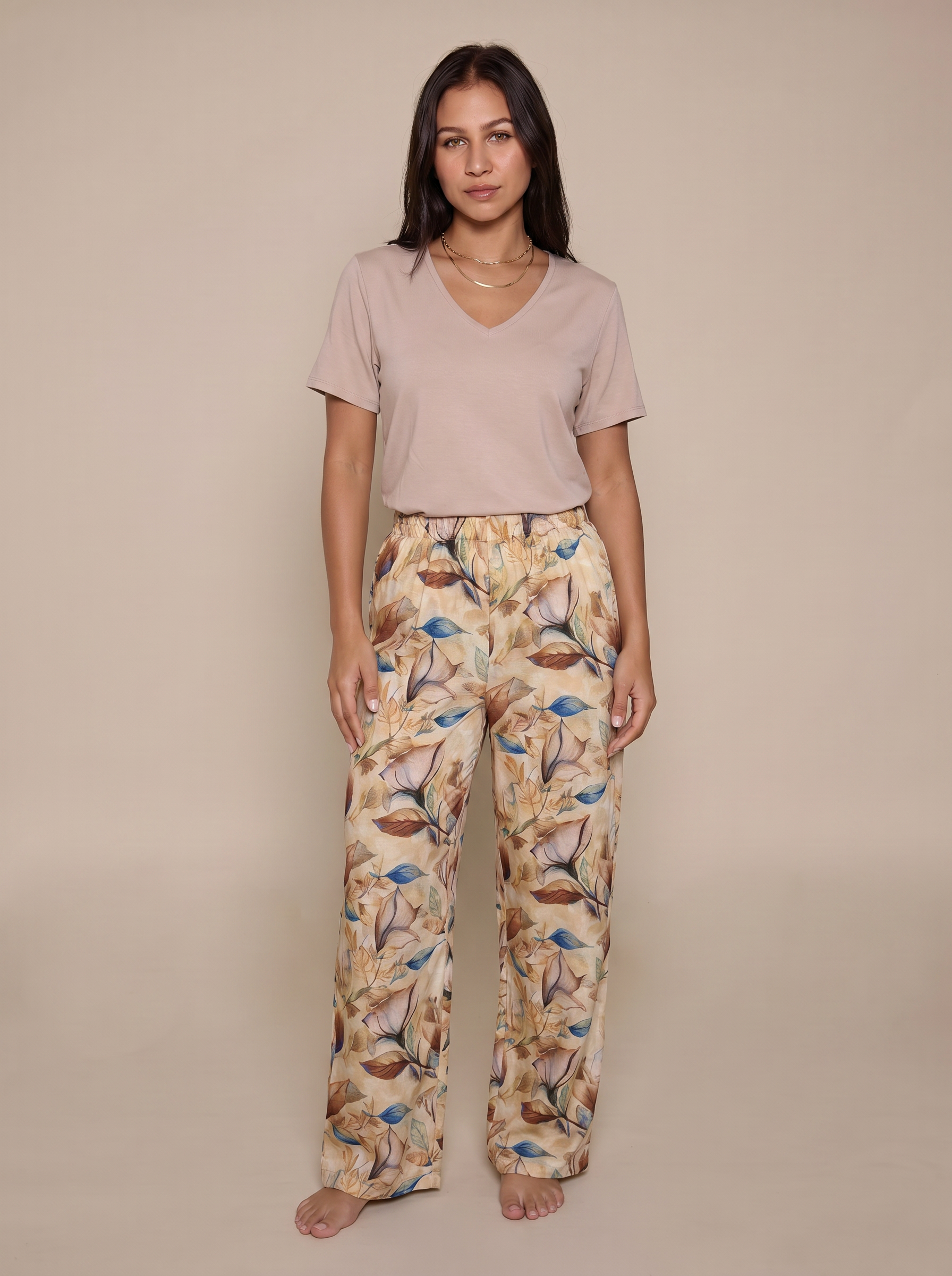 Beige viscose Tshirt with vintage pants