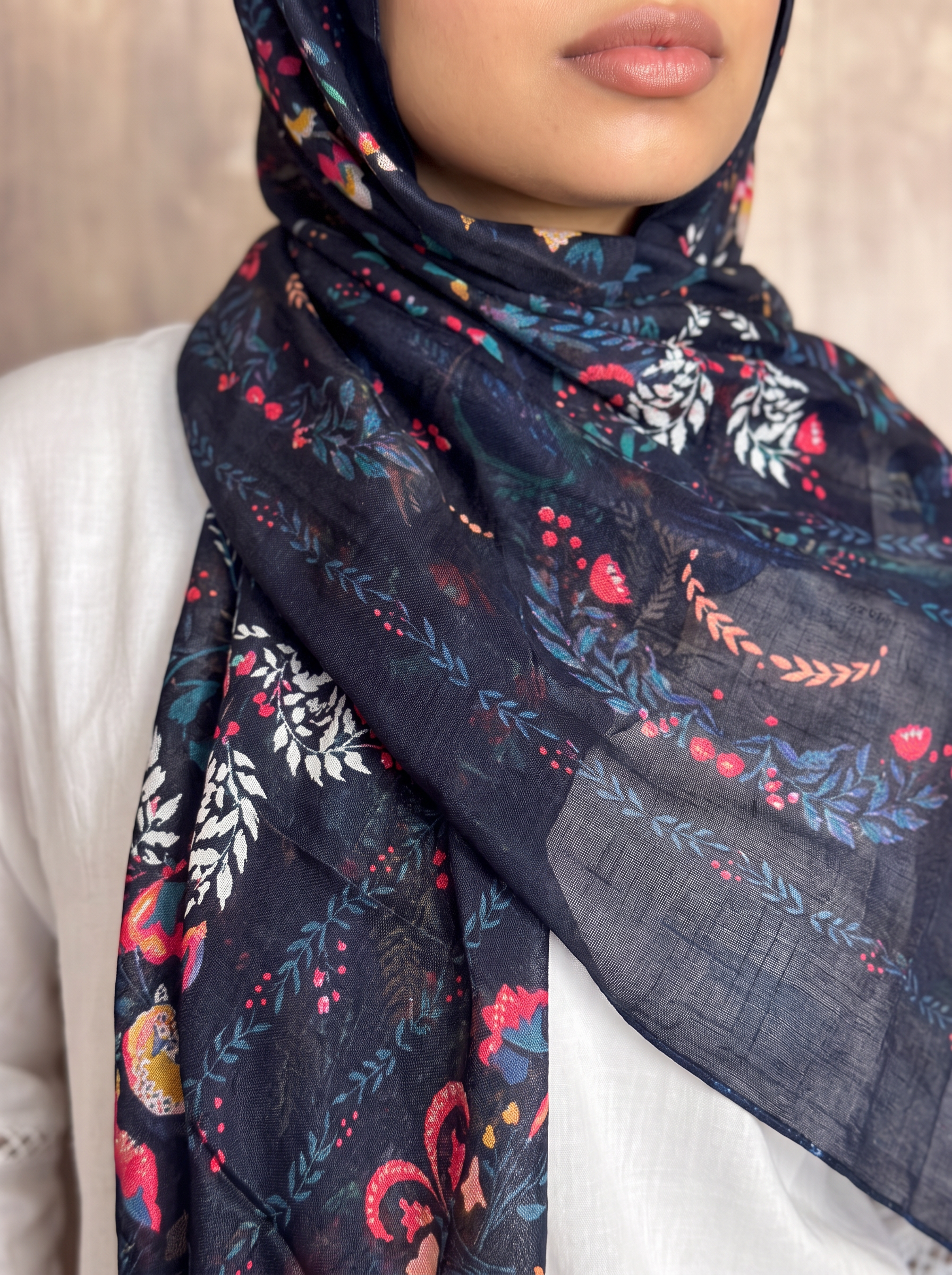 Modal Dark kiss Scarf